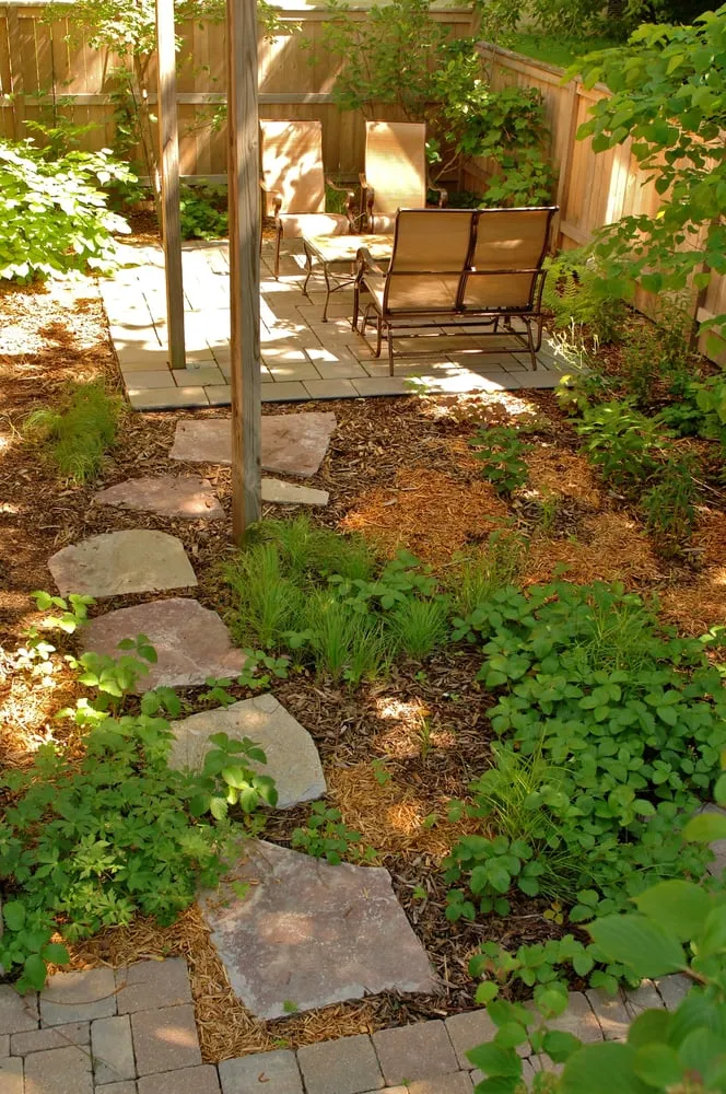 Local yard maintenance experts serving Milwaukee, WI - Greener Roofs & Gardens