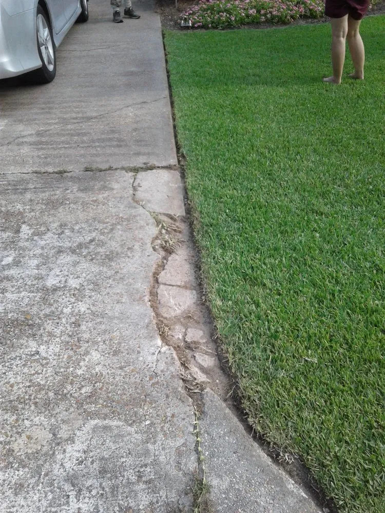 Reliable lawn mowing service in Lake Charles, LA - Greene's Lawn Service