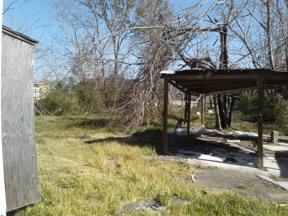 Expert lawn care service for beautiful yards in Lake Charles, LA by Greene's Lawn Service