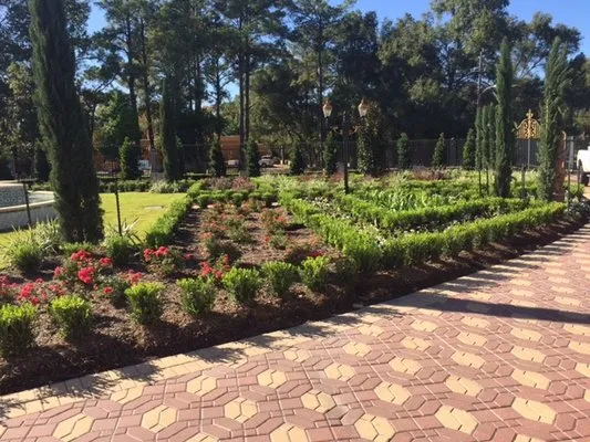 Greenfeet Lawn & Landscape Logo