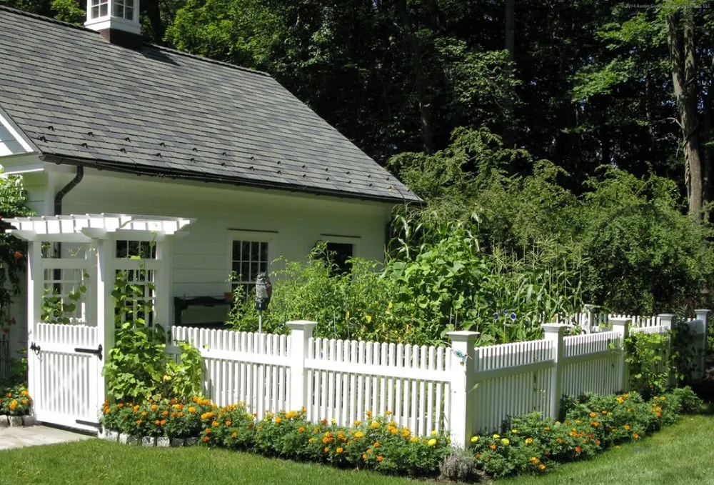 Affordable landscape design in East Hampton, NY by Greenfield Landscapers