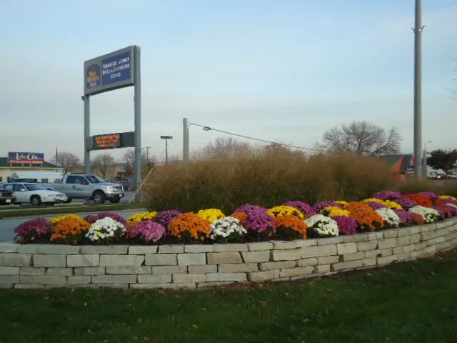 Reliable lawn mowing service experts serving Milwaukee, WI - Greenfield Landscaping