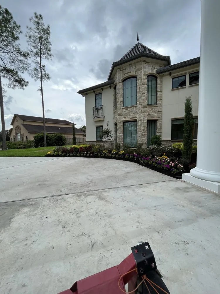 Trusted yard cleanup service in Houston, TX by Greenglow Landscaping