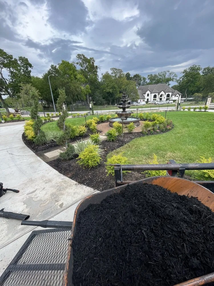 Custom lawn mowing service in Houston, TX by Greenglow Landscaping