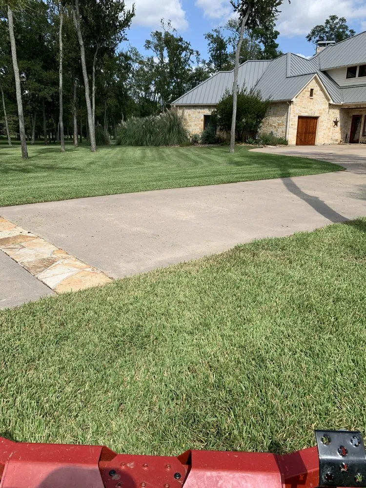 Affordable yard cleanup service for homes in Houston, TX by Greenglow Landscaping