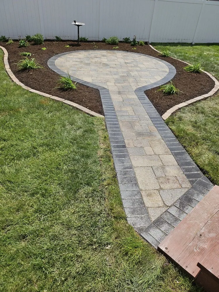 Professional outdoor landscaping in Crest Hill, IL - Greengold Landscaping