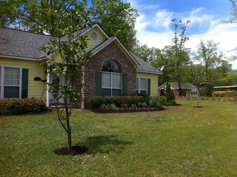 Professional garden landscaping for homes in Monroe, LA by GreenGrazz Landscape Services