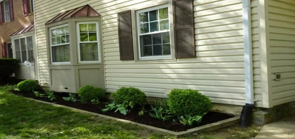 Custom landscaping services for homes in Ellicott City, MD by Greenlawn