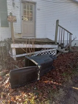 Greenlawns Landscaping & Home Repairs Logo