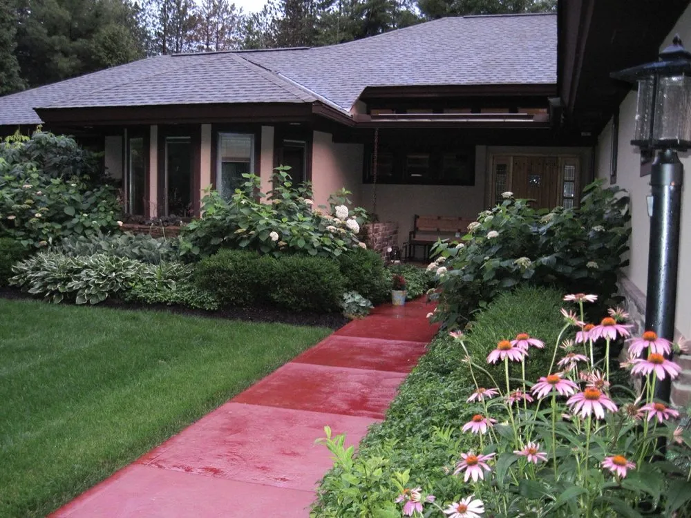 Expert lawn care service with custom design across Delaware, OH - Greenleaf Services