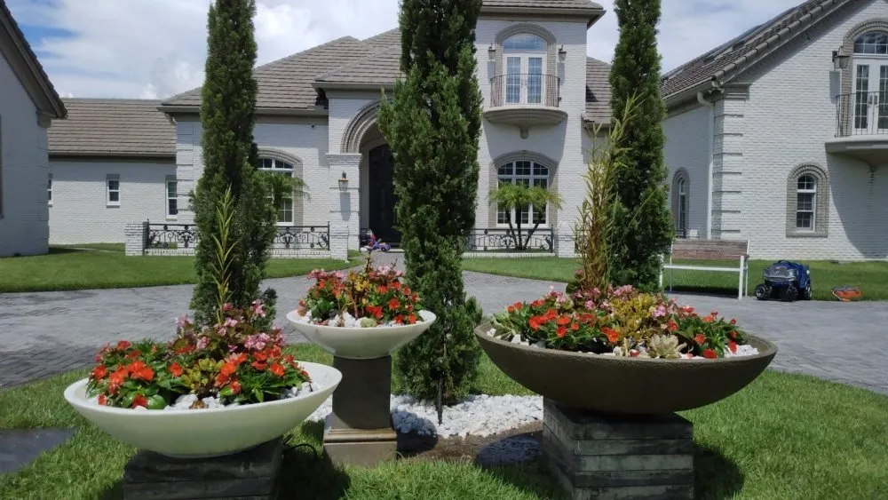 Top-rated lawn mowing service with custom design in Orlando, FL by Greenlife Garden