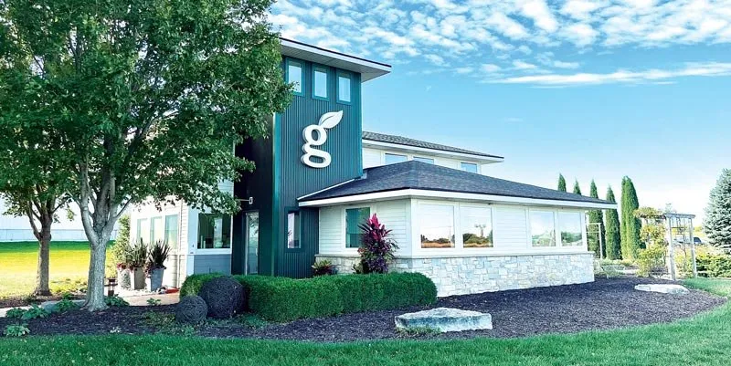 Local yard maintenance in Papillion, NE by Greenlife Gardens