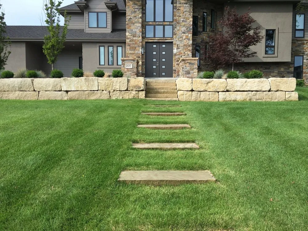 Affordable lawn mowing service in Papillion, NE by Greenlife Gardens