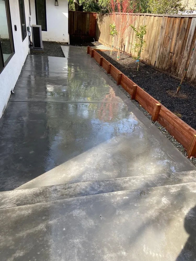 Custom lawn mowing service in San Jose, CA by Greenlife Landscaping Design & Construction