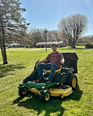 GreenLine Lawn Maintenance Logo