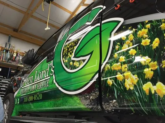 Greenlord's Speciality Lawn Service Logo