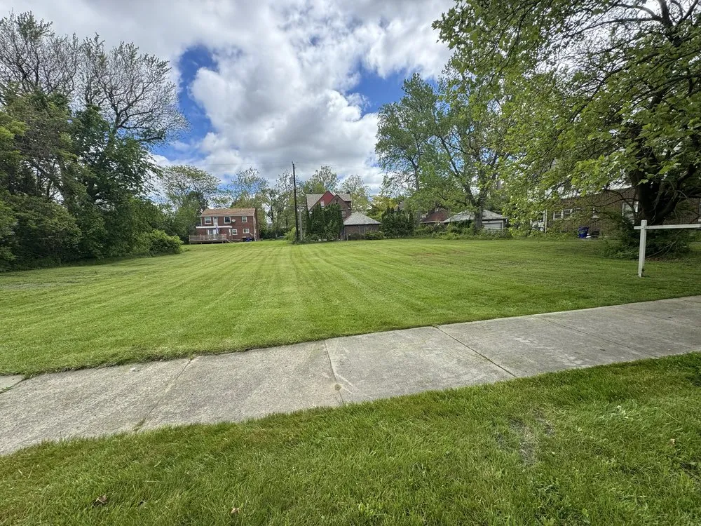 Affordable lawn mowing service experts serving Detroit, MI - GreenMile Lawncare