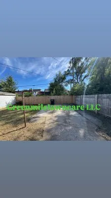 GreenMile Lawncare Logo