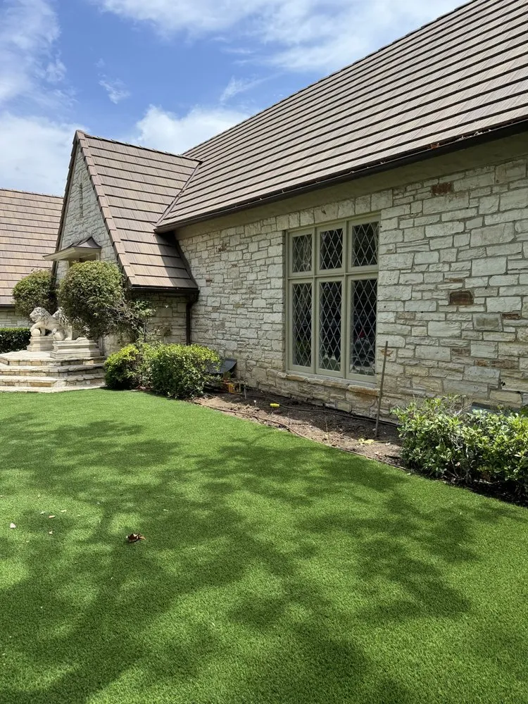 Professional yard maintenance experts serving Costa Mesa, CA - Greenplace