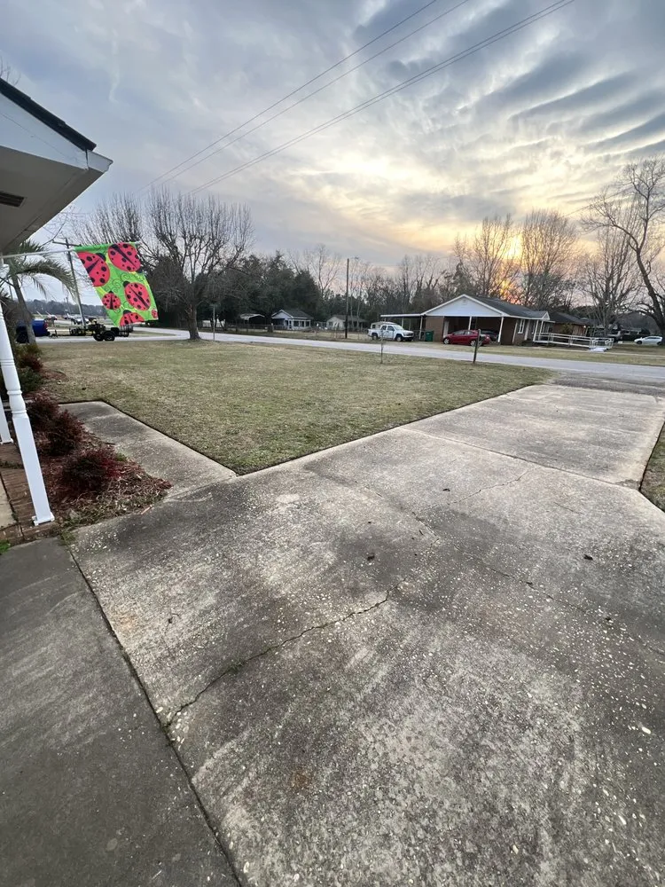 Professional yard maintenance in Columbia, SC by Green’s Gift To Earth Lawncare