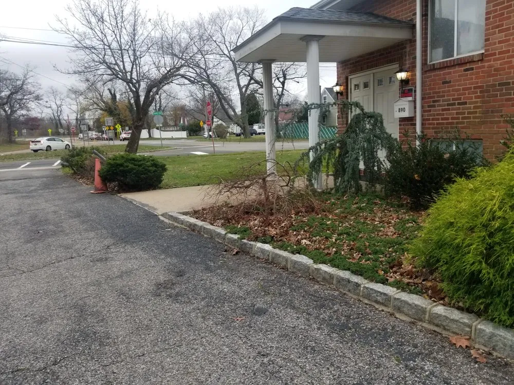 Expert garden landscaping experts serving Wantagh, NY - Greens Keeper of Nassau