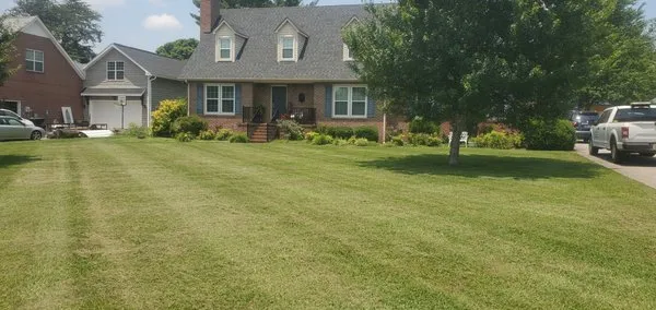 Green’s Lawn Care Logo