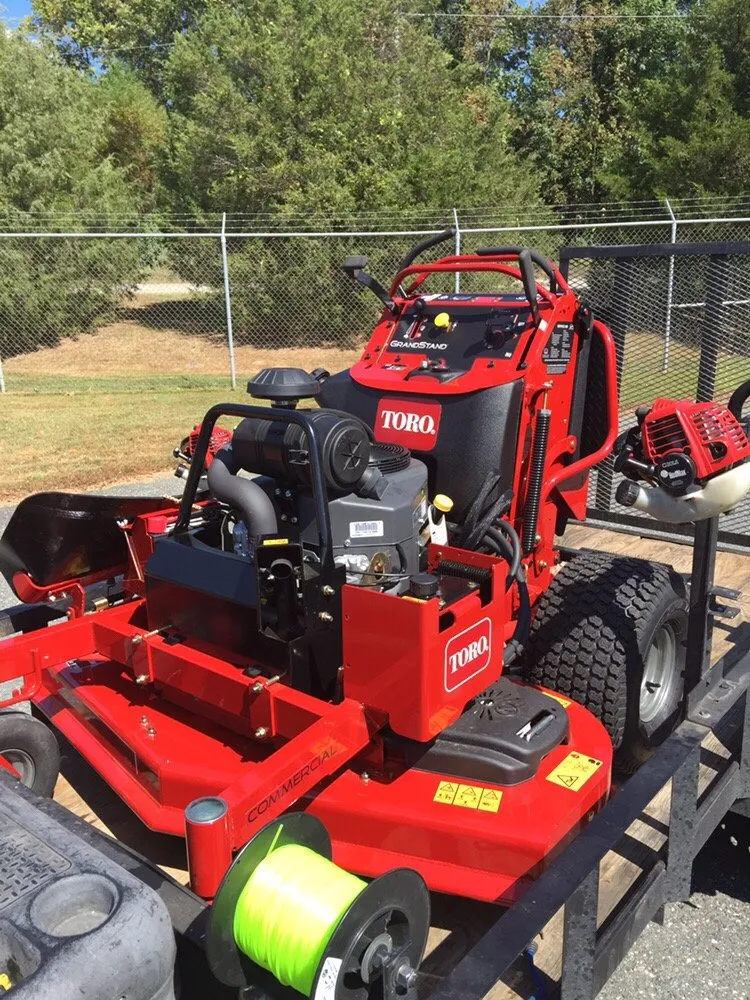 Local lawn mowing service experts serving Fredericksburg, VA - Green's Lawn Care Service