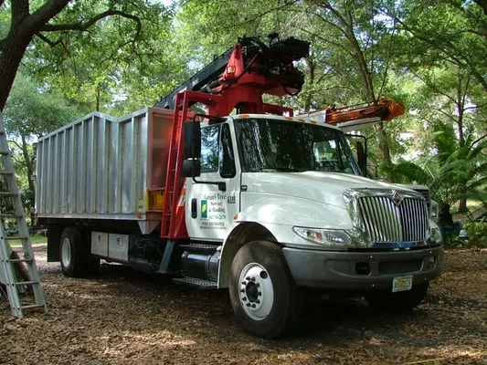 Green's Tree & Landscape Logo