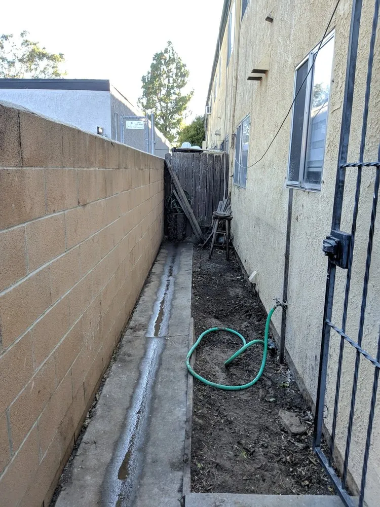 Affordable lawn care service for year-round maintenance in South Gate, CA by Green's Tree & Landscaping Care