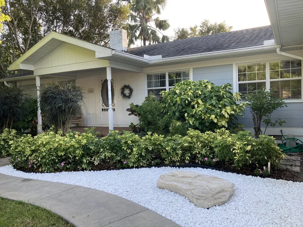 Custom garden landscaping in Bradenton, FL by Greenscape