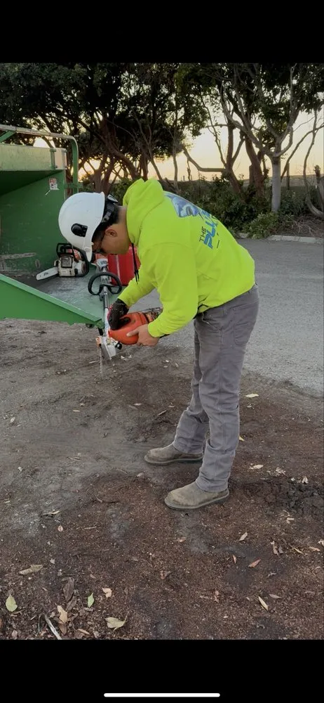 Expert lawn mowing service experts serving Salinas, CA - Greenscape Innovations