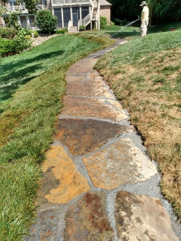 Custom garden landscaping in Knoxville, TN by GreenScapes Landscaping Design and Installation