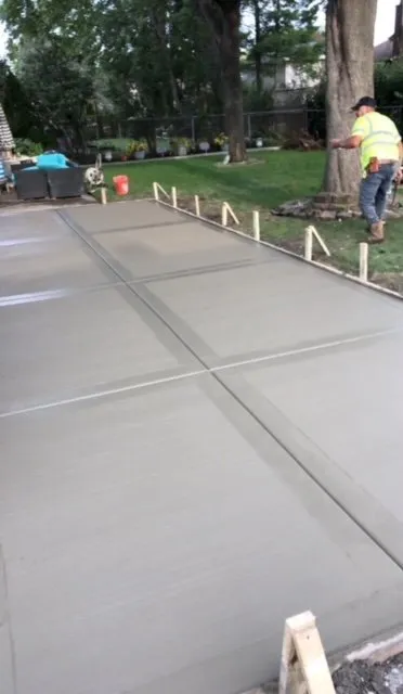 Reliable yard maintenance for homes across Elgin, IL - Greenscapes Landscaping