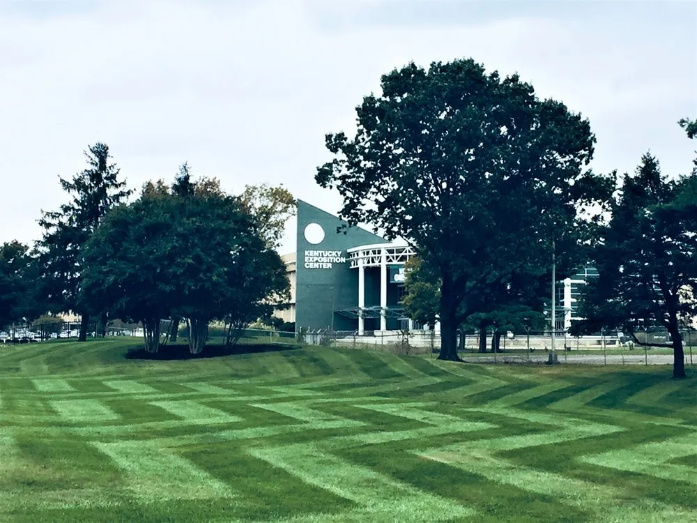 Local outdoor landscaping experts serving Louisville, KY - Greenscapes Lawn and Landscaping