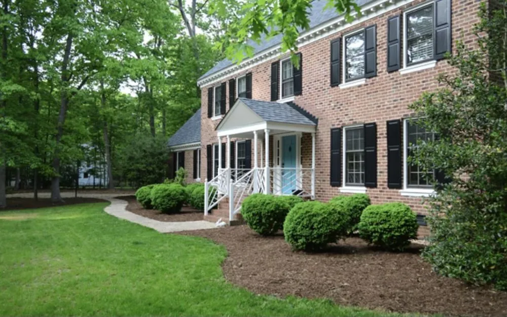 Professional garden landscaping for beautiful yards in Alexandria, VA by GreenShine Landscaping