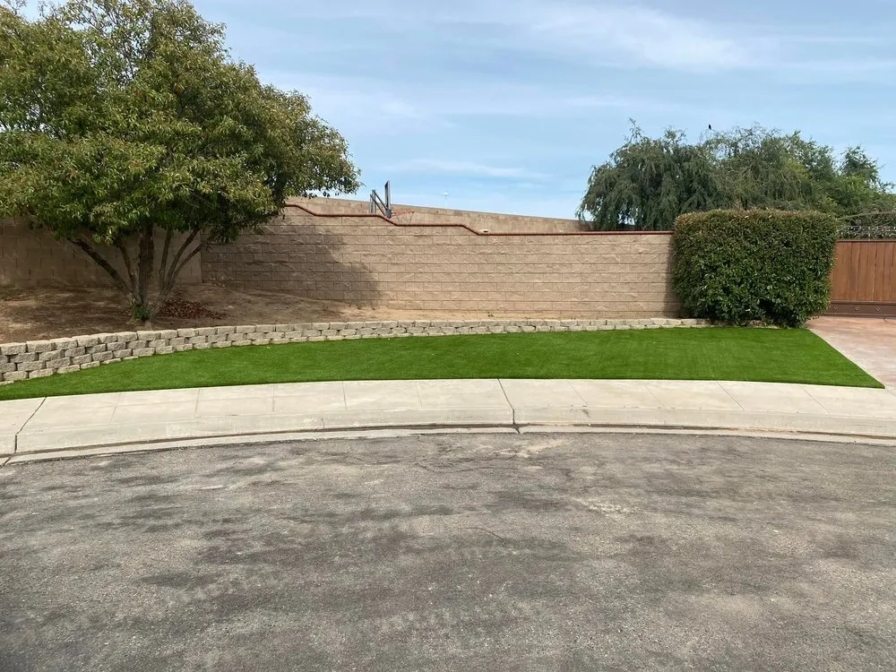 Professional lawn care service in Fresno, CA - Greenside Landscape