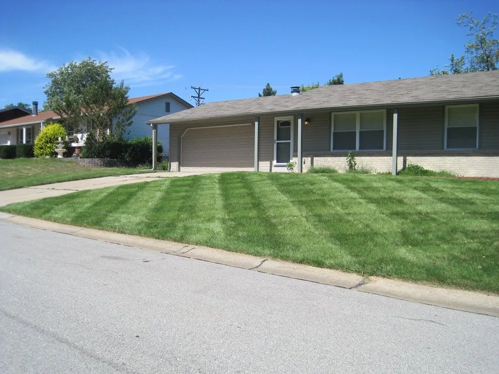 Professional lawn care service in St Charles, MO - Greenside Lawncare