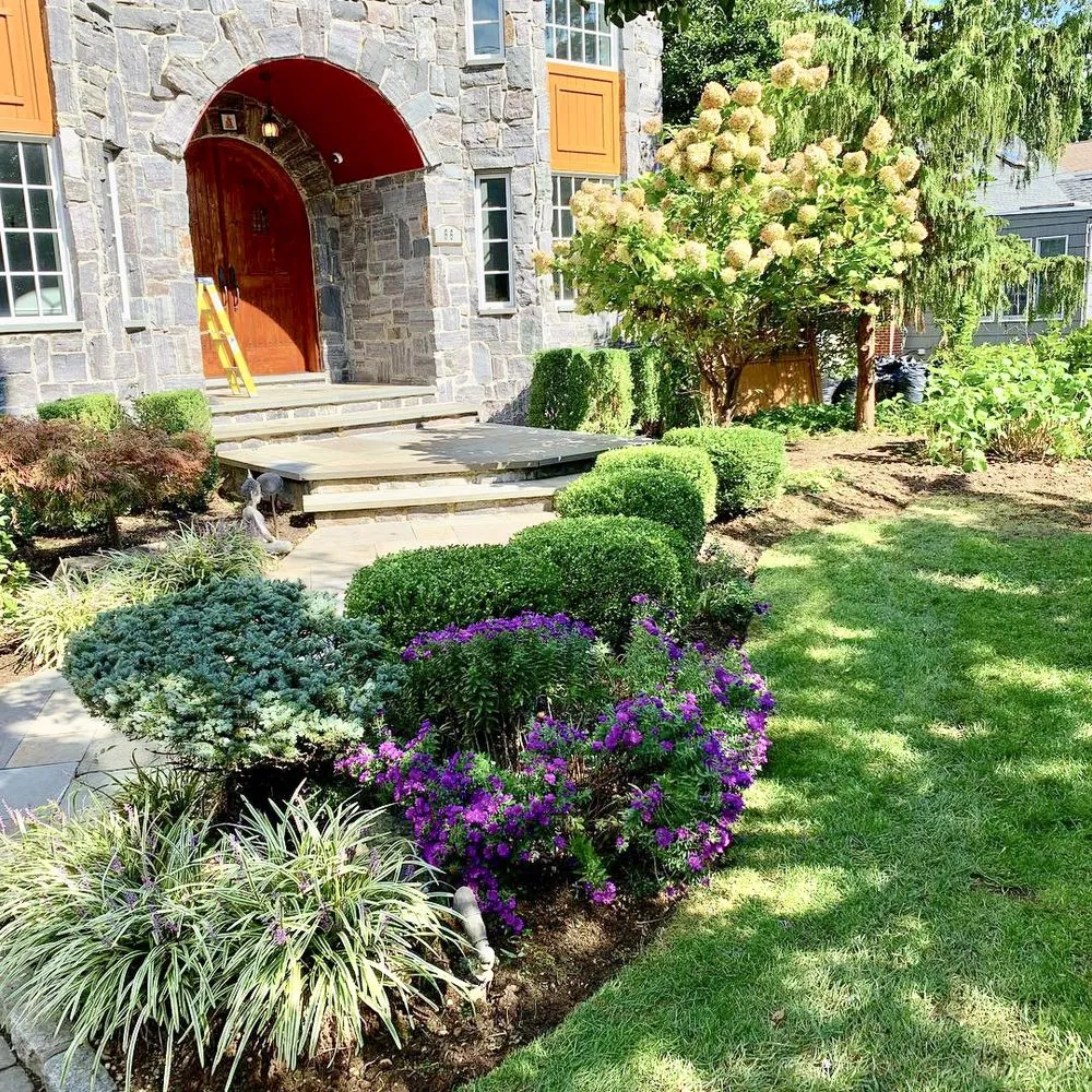 Local yard cleanup service with custom design across Syosset, NY - Greensnap