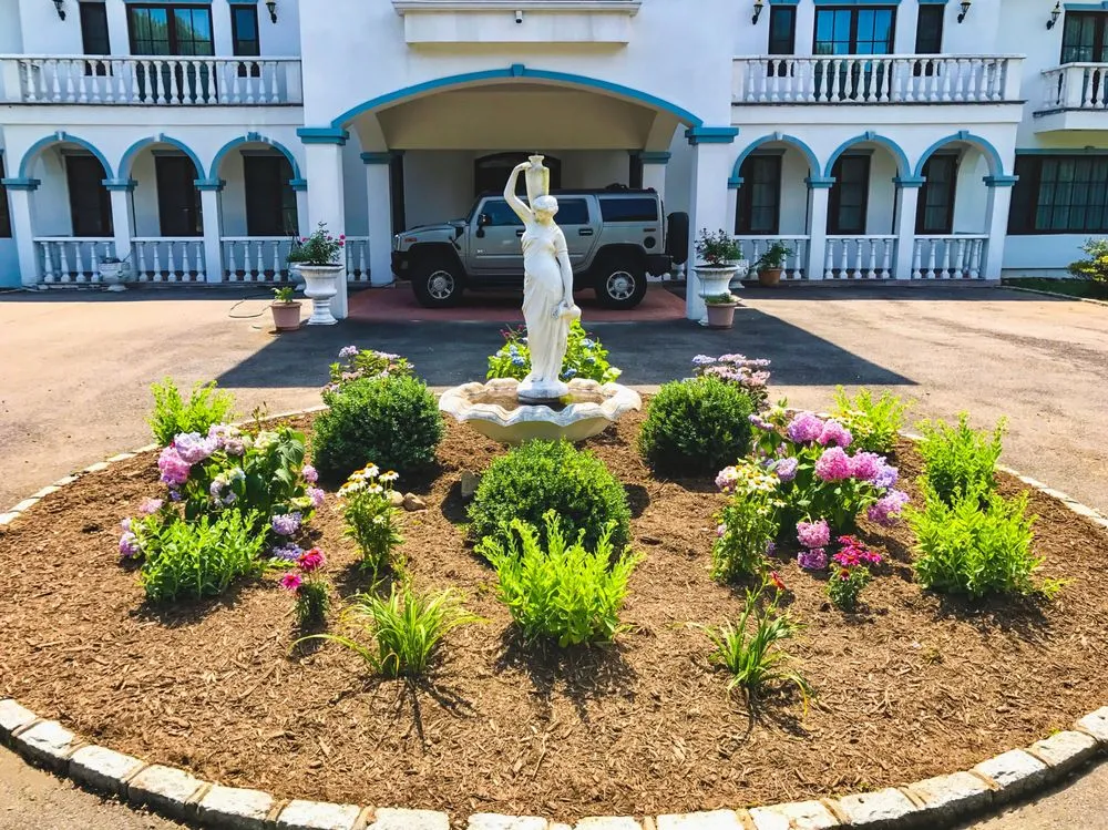 Affordable lawn mowing service with custom design in Syosset, NY by Greensnap