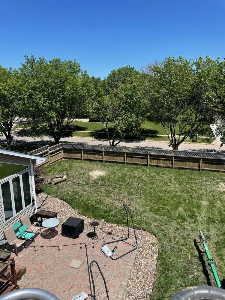 Expert yard maintenance experts serving Des Moines, IA - Greenspruce Maintenance