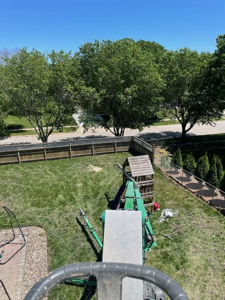 Custom yard cleanup service in Des Moines, IA - Greenspruce Maintenance