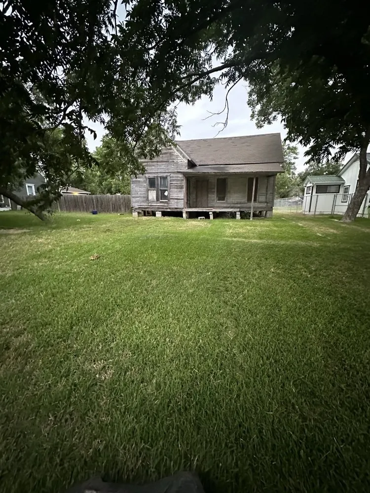 Custom landscaping services in Bartlett, TX by GreenTeam Landscaping