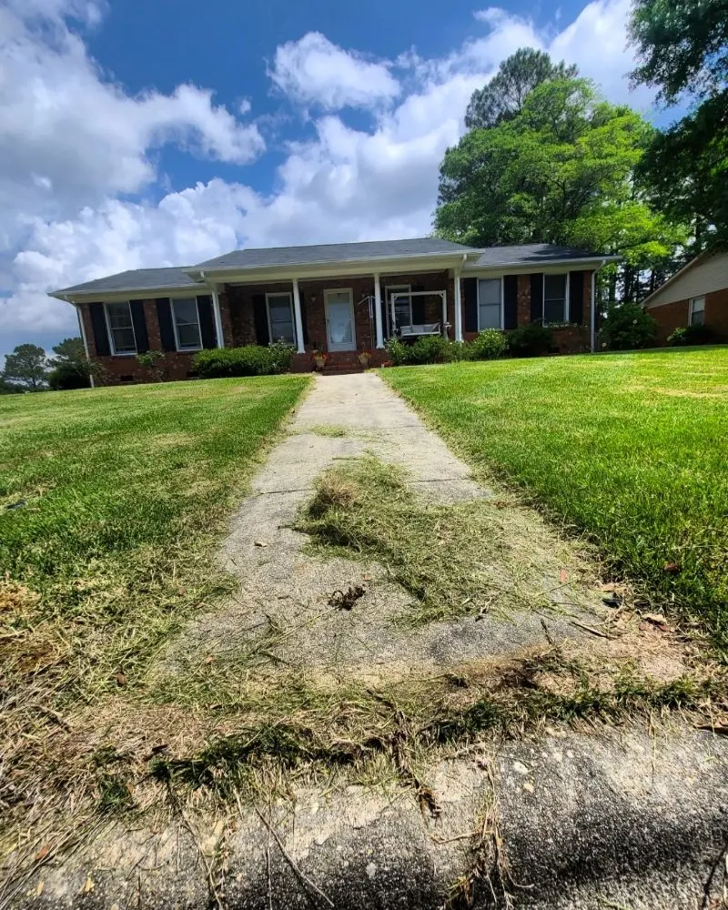 Reliable lawn mowing service experts serving Clinton, NC - GreenTouch landscapes