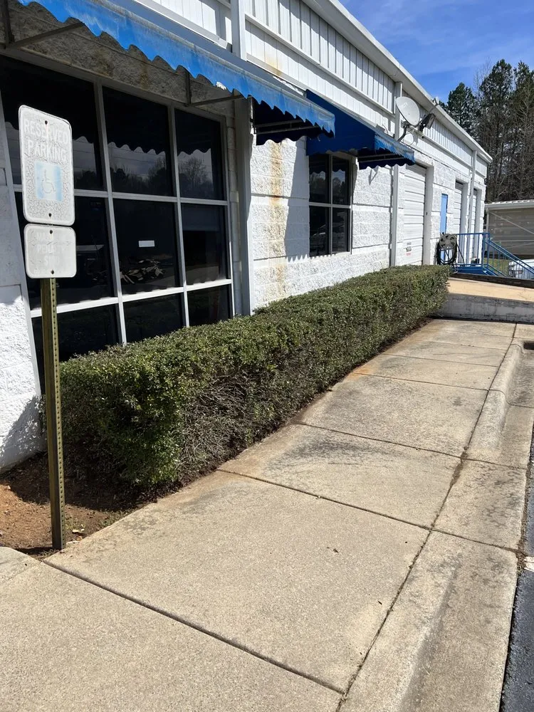 Reliable lawn care service in Clover, SC - Greenveeno Property Services