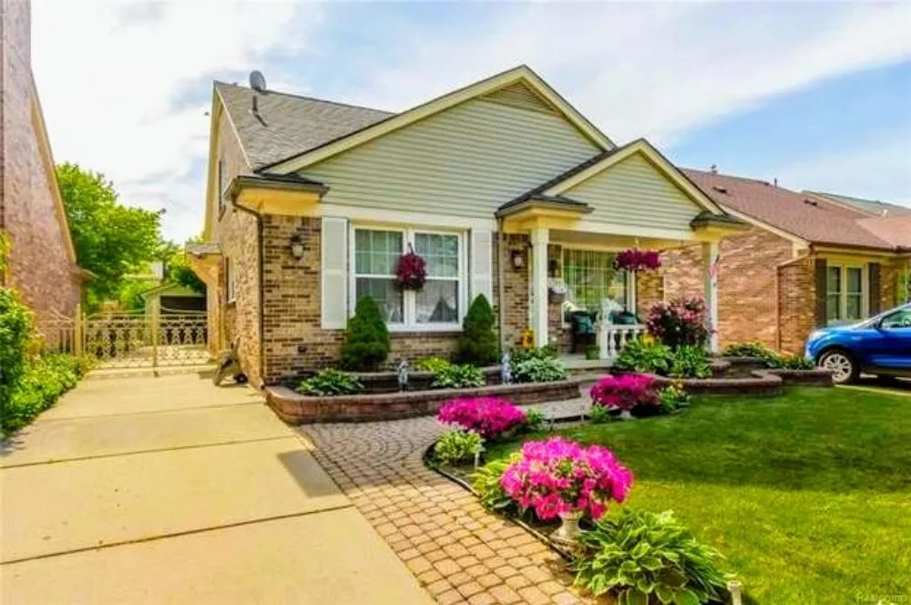 Custom lawn mowing service in Dearborn, MI by Greenville Landscaping