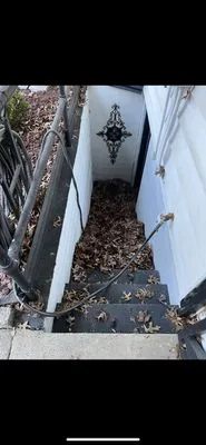 GreenWorks Lawn & Contracting Logo