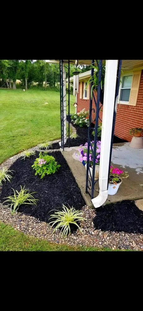 Local lawn care service in Connersville, IN by Greenworxx