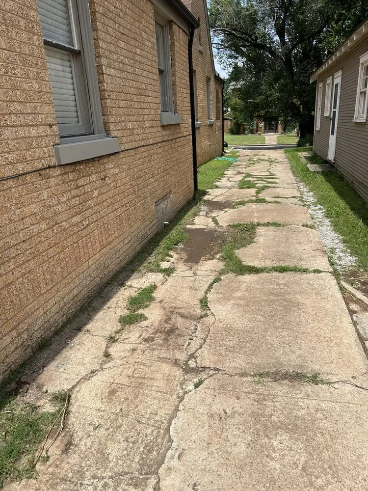 Trusted lawn mowing service experts serving Yukon, OK - Greg & Sons Lawn & Landscape