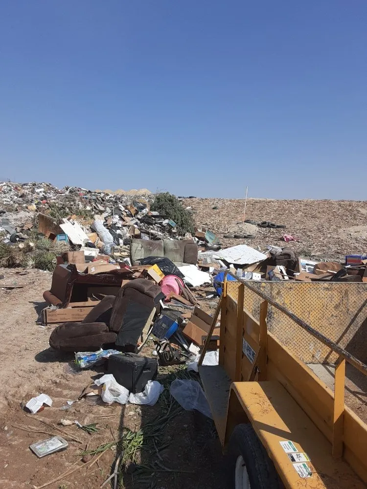 Local landscaping services experts serving Hesperia, CA - Greggs Grading And Yard Services