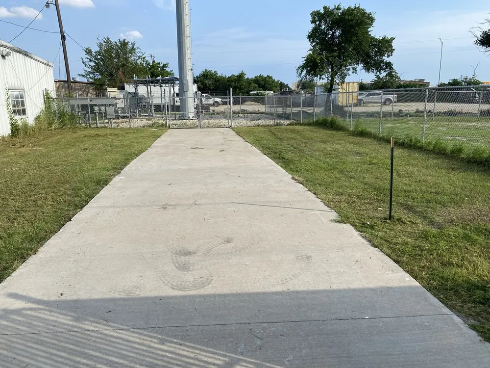 Professional lawn care service in Kemp, TX - Greg’s Custom Mowing